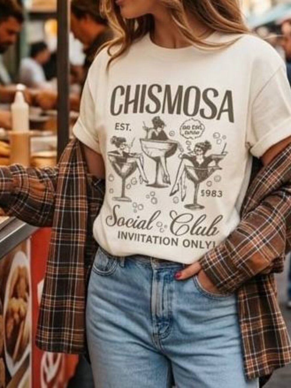 Chismosa Social Club Latina Graphic Tee - Picture 4 of 5